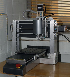 Общий вид. Прототипом послужил  Roland MDX-540. (6516 просмотров) <a class='original' href='./download/file.php?id=10214&mode=view' target=_blank>Загрузить оригинал (296.22 КБ)</a>