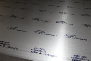 Поверхность плит (6061Т6, по ASTM) почему-то &quot;нормальная&quot;, не волной, без царапин, и кромки обрезные (4876 просмотров) <a class='original' href='./download/file.php?id=103525&mode=view' target=_blank>Загрузить оригинал (7.05 МБ)</a>