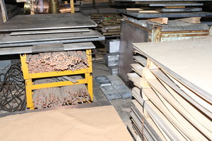 Чемодан бе ручки: медный пруток МОБ Ф18мм, бескислородная медь. Только пылью покрылся, за 15 лет. Взяли под одного заказчика, так и лежит. Самый неходовой размер. (4876 просмотров) <a class='original' href='./download/file.php?id=103531&mode=view' target=_blank>Загрузить оригинал (10.14 МБ)</a>