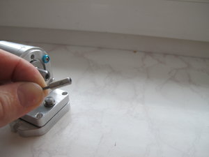 Для простого удаления обломка -узел состоит из 2 частей. Через заднюю часть выбиваю поломанную ось. (3598 просмотров) <a class='original' href='./download/file.php?id=10692&mode=view' target=_blank>Загрузить оригинал (1.17 МБ)</a>