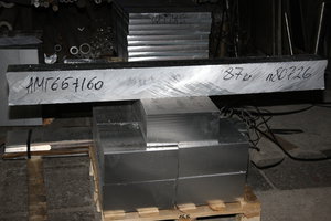Плита АМГ6Б =160мм: свергу деловой обрезок, под ним заготовки. &quot;кривой&quot; срез у остатка--дело рук &quot;КУМЗа&quot; (3016 просмотров) <a class='original' href='./download/file.php?id=107109&mode=view' target=_blank>Загрузить оригинал (7.99 МБ)</a>