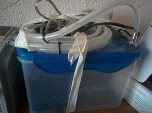 Емкость с помпой для шпинделя (2743 просмотра) <a class='original' href='./download/file.php?id=107778&mode=view' target=_blank>Загрузить оригинал (1.1 МБ)</a>