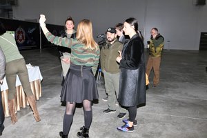 В чёрной кофте, возможно, экс-чемпионка мира по прыжкам. (5885 просмотров) <a class='original' href='./download/file.php?id=107858&mode=view' target=_blank>Загрузить оригинал (2.29 МБ)</a>