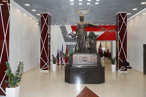 В холле поставили этот бюст, на АРМИЯ-2016 не видел (5872 просмотра) <a class='original' href='./download/file.php?id=107867&mode=view' target=_blank>Загрузить оригинал (8.74 МБ)</a>