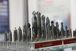 Вгрызатели в Д16Т (8045 просмотров) <a class='original' href='./download/file.php?id=111646&mode=view' target=_blank>Загрузить оригинал (5.61 МБ)</a>