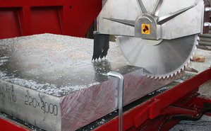 Нарезка плит на точные, одинаковые полосы, затем нарезаем на заготовки на лентопиле (3903 просмотра) <a class='original' href='./download/file.php?id=113307&mode=view' target=_blank>Загрузить оригинал (669.52 КБ)</a>