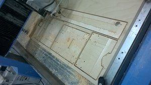 Процесс обработки (день второй, я уже к этому времени изменил порядок обработки фанеры и края получались на отлично - той же фрезой) (7949 просмотров) <a class='original' href='./download/file.php?id=114461&mode=view' target=_blank>Загрузить оригинал (177.41 КБ)</a>