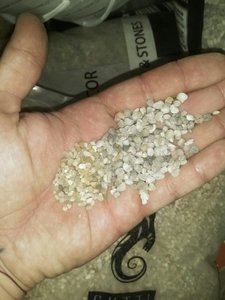 вот такая крошка кварцевая, фракции 2-3 и 3-5 (2992 просмотра) <a class='original' href='./download/file.php?id=117129&mode=view' target=_blank>Загрузить оригинал (99.88 КБ)</a>