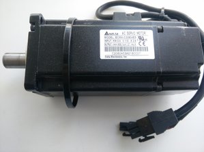 Серводвигатель (к нему комплект проводов 3 метра) 6шт. (3689 просмотров) <a class='original' href='./download/file.php?id=118135&mode=view' target=_blank>Загрузить оригинал (2.5 МБ)</a>