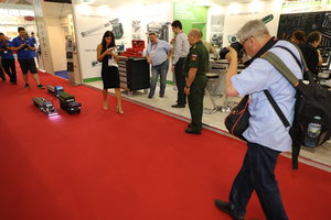 Проезжавшие автомобили всегда привлекали внимание (18350 просмотров) <a class='original' href='./download/file.php?id=119306&mode=view' target=_blank>Загрузить оригинал (6.83 МБ)</a>