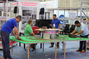 Стенд нашей компании, &quot;танец с лего-рельсами&quot;--не на один час. (18192 просмотра) <a class='original' href='./download/file.php?id=119550&mode=view' target=_blank>Загрузить оригинал (9.66 МБ)</a>