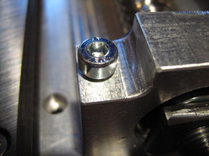 Винт М4, продевается через эту деталь. На больший диаметр не рискнул рассверливать, вдруг промахнусь и порву торец. (3678 просмотров) <a class='original' href='./download/file.php?id=120104&mode=view' target=_blank>Загрузить оригинал (1.5 МБ)</a>