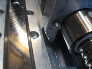 Держатель гайки SFU 1605, винт М5. Косой рез - это моя самодеятельность, думал что будет мешаться. Сам держатель сверху прикручивается двумя винтами М5. (3678 просмотров) <a class='original' href='./download/file.php?id=120106&mode=view' target=_blank>Загрузить оригинал (1.55 МБ)</a>