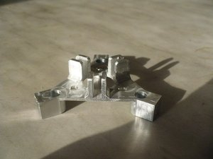 После долгого выполнения операций по поиску центра и соосности, деталь получилась очень точно сделана. Приведу затраты: <br />Расход фрез составляет<br />6мм фреза затупилась примерно на 5% ~~100 руб<br />3.175 фреза затупилась примерно на 30% до состояния 45% ~~120 рублей<br />3.175 кон.гравер затупился примерно на 10% до состояния 25% ~~120 рублей<br /><br />Расход материала составляет 30% от заготовки 20.5 х 120 х 125 мм ~~ 400 рублей<br />Станок работал при этом 10 часов ~~1500 рублей<br />расход дерева составил 30 см доски ~~17 рублей<br /><br />Мои затраты времени при этом составили 15 часов:<br />8 часов работы за станком<br />3 часа по корректировке управляющих программ для станка<br />4 часов по проектированию эскизов и траекторий<br /><br />100 рублей на шурупы и масло<br /><br />Итого<br />3000 мое рабочее время<br />1500 время работы станка<br />340 фрезы<br />400 материал<br />100 масло и шурупы и дерево<br />=5377 рублей (13404 просмотра) <a class='original' href='./download/file.php?id=12016&mode=view' target=_blank>Загрузить оригинал (165.38 КБ)</a>