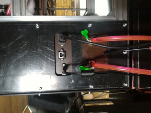 Вид сзади, панель подключения трубок охлаждения и интерфейсных разьемов (5133 просмотра) <a class='original' href='./download/file.php?id=121260&mode=view' target=_blank>Загрузить оригинал (2.09 МБ)</a>