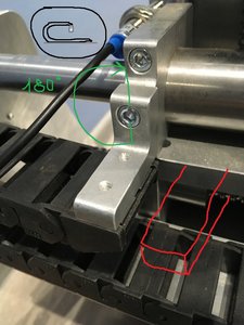 Нужно развернуть кронштейн вверх и кабельканал прикрутить сверху, чтобы обеспечить больший радиус изгиба. (3344 просмотра) <a class='original' href='./download/file.php?id=121492&mode=view' target=_blank>Загрузить оригинал (136.05 КБ)</a>