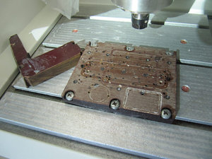 прошел через сож и прочие издевательства, склеен из 2х листов 10мм с помощью эпоксидки :) после многочисленных сверловок поверхность восстанавливал с помощью той же эпоксидки (3551 просмотр) <a class='original' href='./download/file.php?id=122516&mode=view' target=_blank>Загрузить оригинал (181.52 КБ)</a>