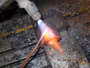 04 привариваю трубку.JPG (3339 просмотров) <a class='original' href='./download/file.php?id=12443&mode=view' target=_blank>Загрузить оригинал (244.98 КБ)</a>