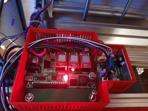 Плата WoodPecker CNC установлена в короб на арке станка, в коробе так же размещается блок питания лазера (крышка снята) (9980 просмотров) <a class='original' href='./download/file.php?id=126755&mode=view' target=_blank>Загрузить оригинал (3.75 МБ)</a>