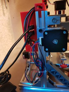 Укладкой кабелей пока что особенно не занимался потому что далее предстоит установка концевиков XYZ, но рабочей платформе ничего не мешает. (9980 просмотров) <a class='original' href='./download/file.php?id=126757&mode=view' target=_blank>Загрузить оригинал (2.56 МБ)</a>