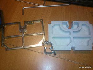 эта серенькая пластмасска - встроенный глушитель. пропускает вздух. (6101 просмотр) <a class='original' href='./download/file.php?id=13253&mode=view' target=_blank>Загрузить оригинал (258.46 КБ)</a>