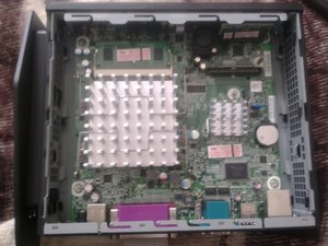 ну и внутренности) обычная память со-димм, а вот IDE какой то мелкий (2313 просмотров) <a class='original' href='./download/file.php?id=13426&mode=view' target=_blank>Загрузить оригинал (177.9 КБ)</a>