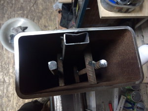 Сварная арматура внутри, и по бокам трубы вварил не большие стержни. Позже все это заполнил бетоном с керамогранитом. Трамбовал очень долго пневмозубилом с скругленной насадкой. Вокруг все вешались! Только наушники спасали мои перепонки и мою самооценку от летящих в меня проклятий! По весу каждая кило по 60 вышла. Очень тяжко кантовать одному. И фрезеровщику это не понравилось, когда на плоскости отвез. (4761 просмотр) <a class='original' href='./download/file.php?id=134555&mode=view' target=_blank>Загрузить оригинал (2.91 МБ)</a>