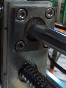 Крепление линейных подшипников (3150 просмотров) <a class='original' href='./download/file.php?id=135248&mode=view' target=_blank>Загрузить оригинал (4.46 МБ)</a>