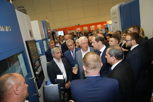 H55R6193.JPG (8.12 МБ) 14212 просмотров С директором КЭМЗа беседует Д.Мантуров (14212 просмотров) <a class='original' href='./download/file.php?id=138996&sid=c7d1fdb9ea93edca33da02031ae95947&mode=view' target=_blank>Загрузить оригинал (8.12 МБ)</a>