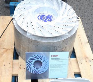 H55R7228 ПРОТОТИП РОТОРА НАСОСА из В95Т1.JPG (1.8 МБ) 14033 просмотра Прототип из В95Т1. Пруток Ø500mm. На фото под прутком уже само изделие из хромоникелевой стали (14033 просмотра) <a class='original' href='./download/file.php?id=139158&sid=c7d1fdb9ea93edca33da02031ae95947&mode=view' target=_blank>Загрузить оригинал (1.8 МБ)</a>