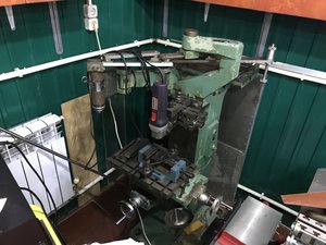 Какой-то фрезер. Что вверху - копировальный пантограф? (5804 просмотра) <a class='original' href='./download/file.php?id=141465&mode=view' target=_blank>Загрузить оригинал (2.1 МБ)</a>