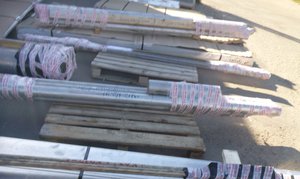 Фото пачки прутков Д16Т делалось на терминале Деловых Л., несмотря на запреты строгой охраны. (8100 просмотров) <a class='original' href='./download/file.php?id=142096&mode=view' target=_blank>Загрузить оригинал (1.4 МБ)</a>