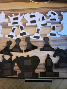 магниты - виниловая лента, прилеплено суперклеем. Ходовые испытания показали, что набор выдерживает О-ч-чень эмоциональные разборы партий и демонстрацию. :) (4127 просмотров) <a class='original' href='./download/file.php?id=14245&mode=view' target=_blank>Загрузить оригинал (251.38 КБ)</a>