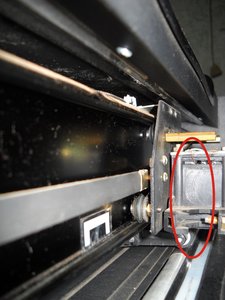 место крепления ножедержателя и направляющие ролики (8461 просмотр) <a class='original' href='./download/file.php?id=1439&mode=view' target=_blank>Загрузить оригинал (171.23 КБ)</a>