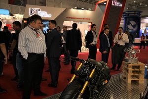 кому не нравятся девушки и мотоциклы--рядом было много чего интересного (1983 просмотра) <a class='original' href='./download/file.php?id=145735&mode=view' target=_blank>Загрузить оригинал (1.94 МБ)</a>