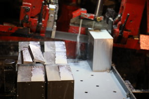 Сверху алюминиевых заготовок лежат обязательные горбушки. Для исключения трещины. (1903 просмотра) <a class='original' href='./download/file.php?id=145862&mode=view' target=_blank>Загрузить оригинал (7.52 МБ)</a>