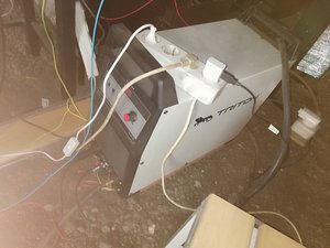 источник(на фото видны те провода на рукаве) (2064 просмотра) <a class='original' href='./download/file.php?id=146714&mode=view' target=_blank>Загрузить оригинал (1.65 МБ)</a>