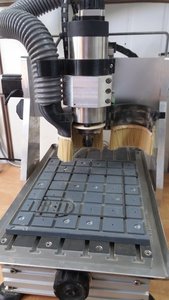 на столе вакуумная плата. очень полезная вещь (1390 просмотров) <a class='original' href='./download/file.php?id=146791&mode=view' target=_blank>Загрузить оригинал (4.29 МБ)</a>