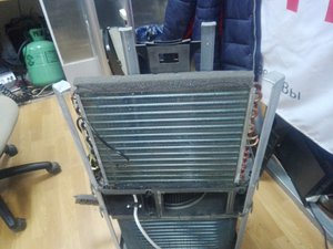 Вид со стороны радиатора, на проводе датчик температуры (11900 просмотров) <a class='original' href='./download/file.php?id=151301&mode=view' target=_blank>Загрузить оригинал (4.29 МБ)</a>