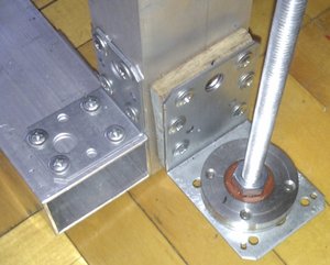 Это противоположное крепление. Просто внутренняя часть подшипника законтрена с двух сторон гайками. (5509 просмотров) <a class='original' href='./download/file.php?id=1532&mode=view' target=_blank>Загрузить оригинал (174.93 КБ)</a>