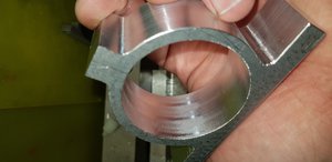 Качество реза внутреннего отверстия получился неочень на глубине 30мм. Фреза с большим вылетом немного дробила. (8044 просмотра) <a class='original' href='./download/file.php?id=156065&mode=view' target=_blank>Загрузить оригинал (1.97 МБ)</a>