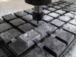 Здесь две детальки после переворота. До обработки были одним куском, в процессе разрезались пополам, при этом не сместились. (5467 просмотров) <a class='original' href='./download/file.php?id=160455&mode=view' target=_blank>Загрузить оригинал (814.73 КБ)</a>