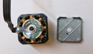 шаговый двигатель EM-483.JPG (5897 просмотров) <a class='original' href='./download/file.php?id=161415&mode=view' target=_blank>Загрузить оригинал (68.09 КБ)</a>