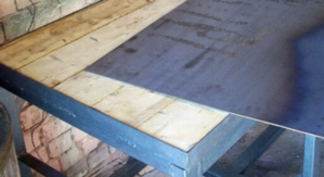 дерево под сталью в столешнице (6792 просмотра) <a class='original' href='./download/file.php?id=166667&mode=view' target=_blank>Загрузить оригинал (528.17 КБ)</a>