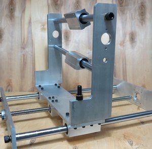 Отсюда понравились габариты и исполнение кареток X и Y - хочу сделать на таких же подшипниках только разрезанных под SBR16 (4696 просмотров) <a class='original' href='./download/file.php?id=167614&mode=view' target=_blank>Загрузить оригинал (837.38 КБ)</a>