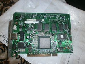 что-то похожее на сетевую карту, сзади есть разъем под память (4205 просмотров) <a class='original' href='./download/file.php?id=16940&mode=view' target=_blank>Загрузить оригинал (204.29 КБ)</a>