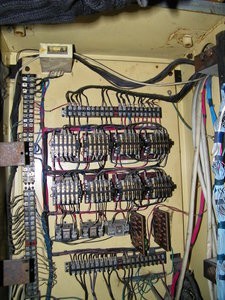 пускатели под релюшками (4687 просмотров) <a class='original' href='./download/file.php?id=169539&mode=view' target=_blank>Загрузить оригинал (3.08 МБ)</a>