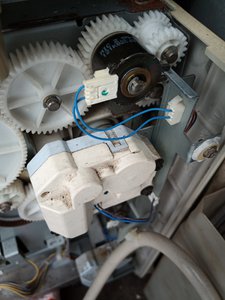 Не похоже на моторы, так как всё крутится от  ШД который я снял. (3999 просмотров) <a class='original' href='./download/file.php?id=170891&mode=view' target=_blank>Загрузить оригинал (296.41 КБ)</a>