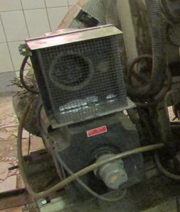 Siemensмоторсзади.JPG (963 просмотра) <a class='original' href='./download/file.php?id=172686&mode=view' target=_blank>Загрузить оригинал (375.11 КБ)</a>