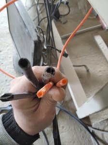 непонятные 4 трубки. компрессором не продуваются, сквозняк не обнаружил. (2383 просмотра) <a class='original' href='./download/file.php?id=172900&mode=view' target=_blank>Загрузить оригинал (2.82 МБ)</a>